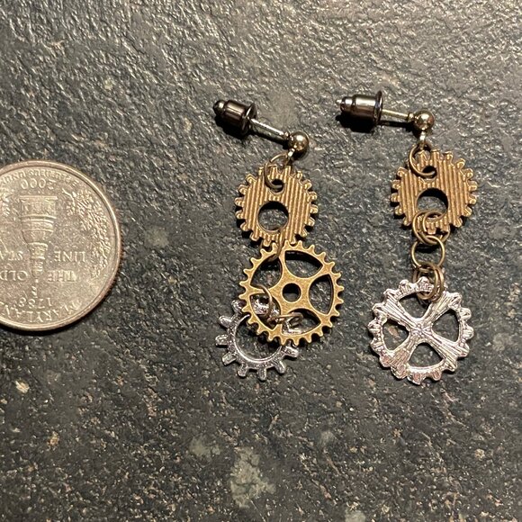 Unique Steampunk Clockwork Gear Dangle Post Earrings (NWOT) - Picture 5 of 6